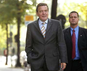 Μία ακόμα εκλογική «δοκιμασία» για τον Γερμανό καγκελάριο Σρέντερ την Κυριακή