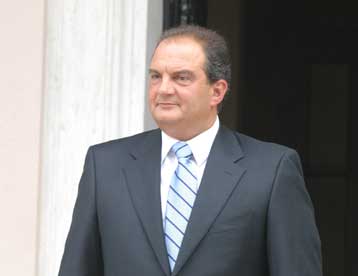 Τρεις κινήσεις για να ξεπεραστεί το αρνητικό για την κυβέρνηση κλίμα