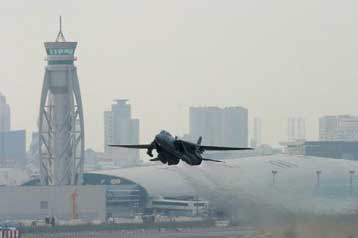 Οκτώ νεκροί από την κατάρρευση ανεγειρόμενου κτιρίου στο αεροδρόμιο του Ντουμπάι