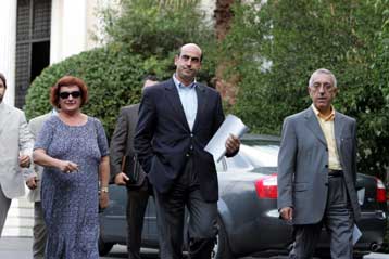 Απαντήσεις σε όλα τα ερωτήματα για το σχολικό δυστύχημα ζήτησε ο πρωθυπουργός