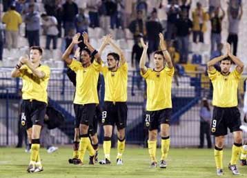 Πριμ 2.500 ευρώ ανά παίκτη θα φέρει η πρόκριση της ΑΕΚ στους ομίλους του UEFA