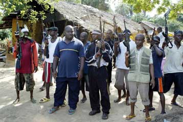 Με επιθέσεις εναντίον ξένων πετρελαϊκών εταιρειών απειλεί ένοπλη νιγηριανή οργάνωση