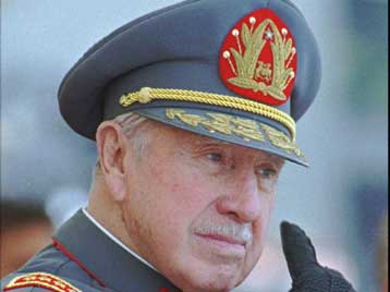 Αρνείται τις κατηγορίες για εξόντωση πολιτικών αντιπάλων ο Πινοτσέτ