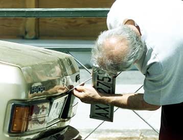 Παράτυπη παραχώρηση θέσεων στάθμευσης στην Αθήνα καταλογίζει ο Συνήγορος του Πολίτη
