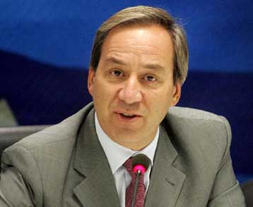 Τα ελλείμματα ψαλιδίζουν τις αυξήσεις σε μισθούς, συντάξεις και ΕΚΑΣ το 2005