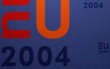 Ανοικτό αφήνει η Κομισιόν το ενδεχόμενο διακοπής χρηματοδότησης από το Ταμείο Συνοχής