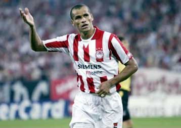 Ο Ριβάλντο έκλεψε την παράσταση στον βρετανικό Τύπο