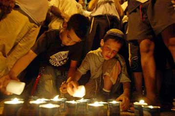 Δύο μικρά παιδιά, τα νέα θύματα του αέναου κύκλου βίας στη Μ.Ανατολή