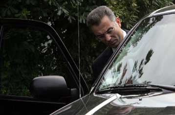 Απορρίπτει η κυβέρνηση τα περί πολιτικής σκοπιμότητας στην έρευνα για τους εξοπλισμούς