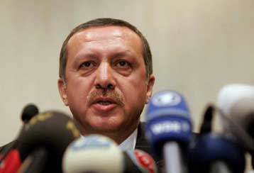 Αμφίπλευρα πολιτικά και οικονομικά οφέλη από την τουρκική ένταξη «βλέπει» η Κομισιόν