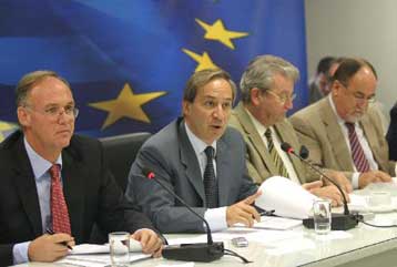 Αυξημένες προκλήσεις για τον προϋπολογισμό του 2005