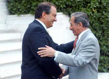 Παραμένουμε προσηλωμένοι στη λύση του Κυπριακού, διαβεβαιώνει η Αθήνα τη Λευκωσία