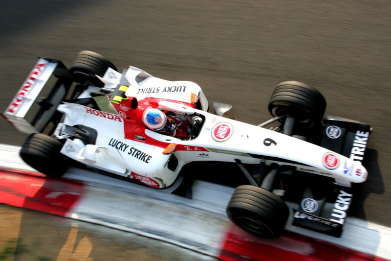 Υπεραμύνεται της απόφασης του ο J.Button