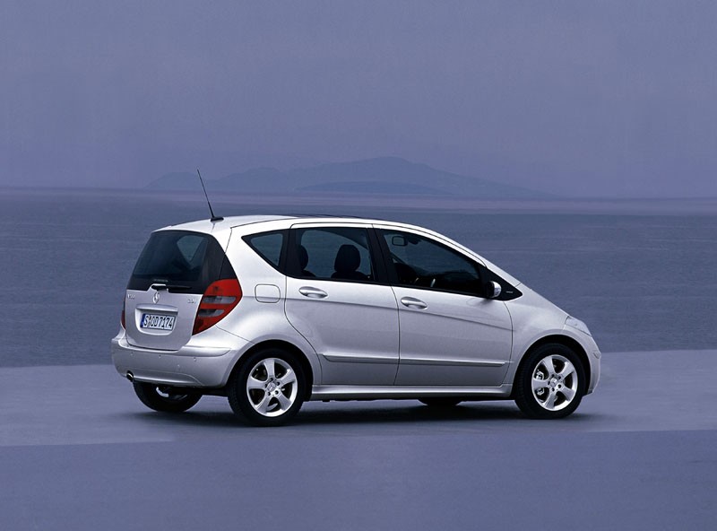 Από τα 17.300 ευρώ ξεκινούν οι τιμές της νέας Mercedes-Benz A-Class