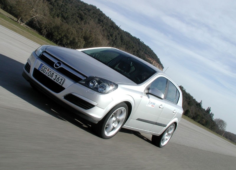 Πρεμιέρα για το ισχυρότερο Opel Astra στην ελληνική αγορά με 200 ίππους και 27.537 ευρώ