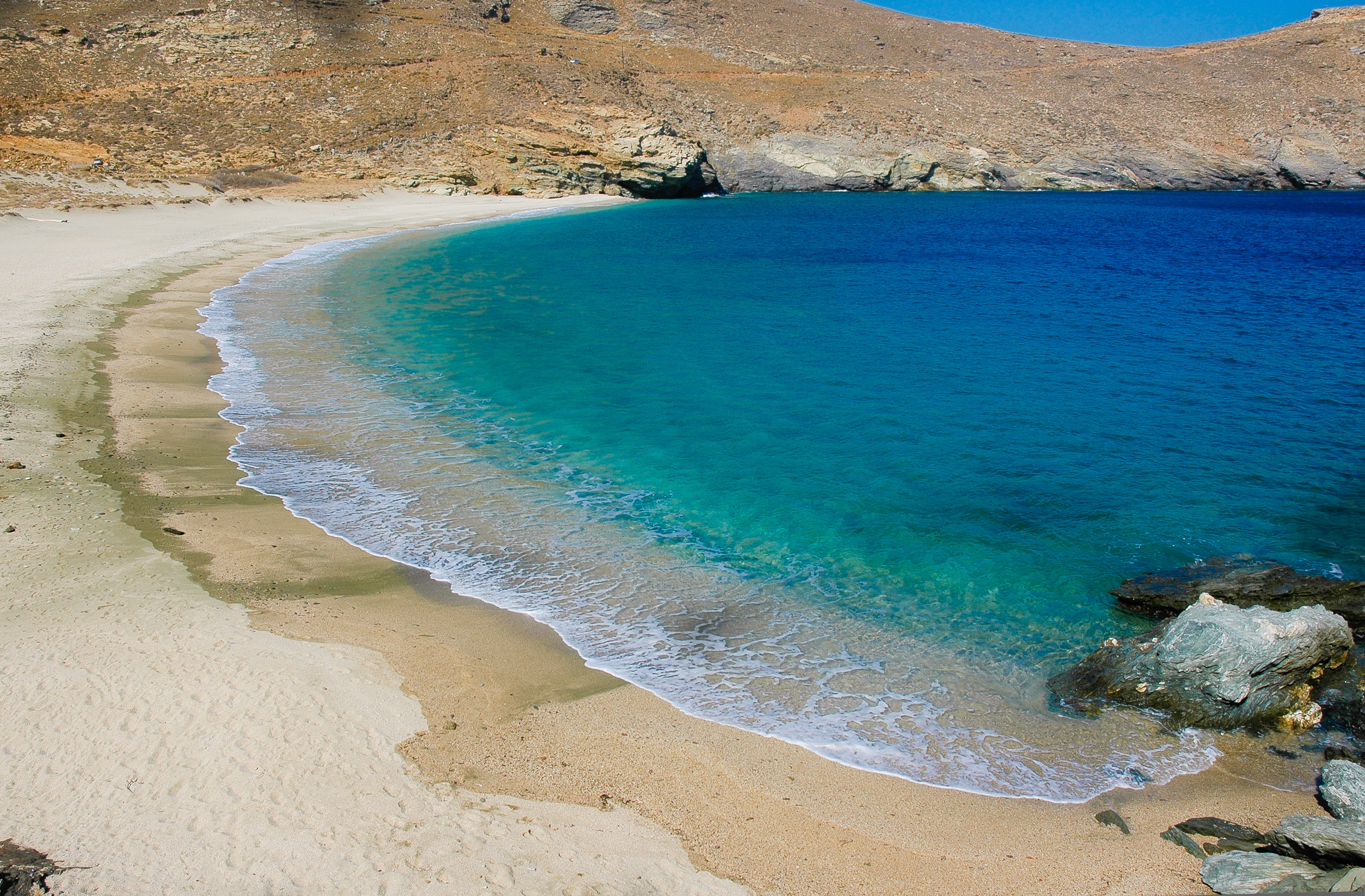 Άνδρος, μια γέφυρα ανάμεσα στο Αιγαίο και την ηπειρωτική Ελλάδα
