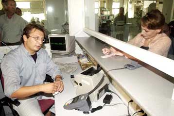 Οι προτάσεις για τη φορολογία εισοδήματος που εξετάζει η κυβέρνηση