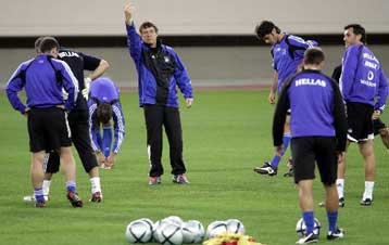 Έντεκα ακόμη ποδοσφαιριστές στην αποστολή της εθνικής για τον αγώνα με την Ουκρανία