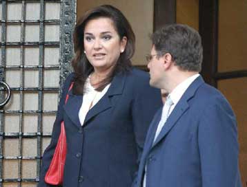 Να κλείσει το θέμα των πρόωρων εκλογών προσπαθεί η κυβέρνηση