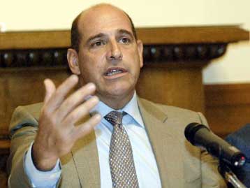 «Αποφεύγει τις τομές» στην οικονομική πολιτική ο προϋπολογισμός του 2005, λέει ο ΣΕΒ