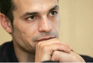 «Επίθεση» Ντέμη σε Ορφανό και υπόσχεση παραμονής του στα… δύσκολα