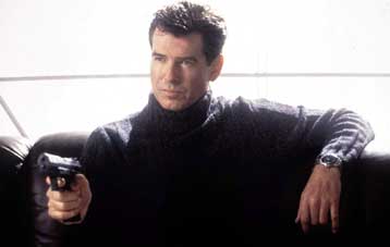 Αναβάλλεται για το 2006 η νέα ταινία του θρυλικού Τζέιμς Μποντ