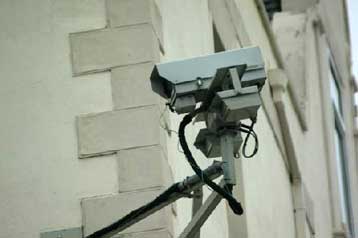 Για τις ιδιωτικές κάμερες παρακολούθησης απαιτεί να ενημερωθεί η Αρχή Δεδομένων