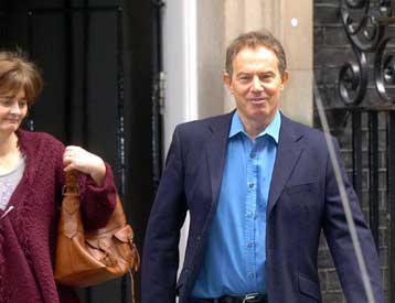 Στην εξοχική του κατοικία αναπαύεται ο Τόνι Μπλερ μετά τη θεραπεία για αρρυθμία