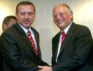 Επικριτική όσον αφορά τις μεταρρυθμίσεις στην Τουρκία η έκθεση της Κομισιόν