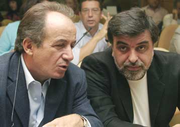 Επανεξέταση του θέματος των συμβασιούχων ζητούν με έγγραφό τους ΓΣΕΕ και ΑΔΕΔΥ