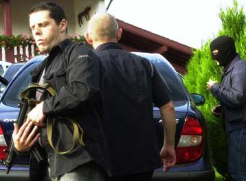 Ικανοποίηση, αλλά και προβληματισμός μετά τις συλλήψεις μελών της ΕΤΑ