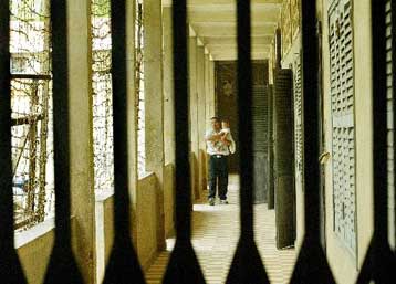 Εγκρίθηκε από τη Βουλή της Καμπότζης το ειδικό δικαστήριο για τους Ερυθρούς Χμερ