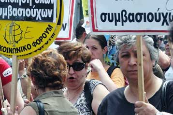 Ικανοποίηση της Κομισιόν για τη ρύθμιση του θέματος των συμβασιούχων