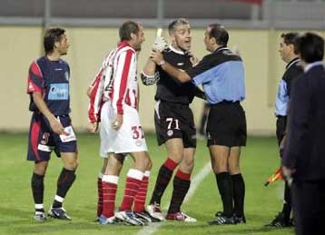 Στην Πειθαρχική Επιτροπή ο βοηθός διαιτητή του αγώνα Ξάνθης-Ολυμπιακού