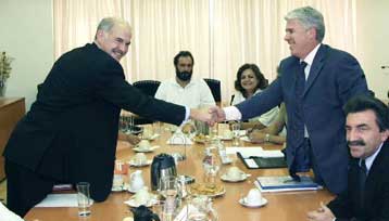 Στήριξη στις κινητοποιήσεις τους ζητούν από το ΠΑΣΟΚ οι εκπαιδευτικοί