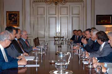 Η ανταγωνιστικότητα της ναυτιλίας στο επίκεντρο της συνάντησης Καραμανλή – εφοπλιστών