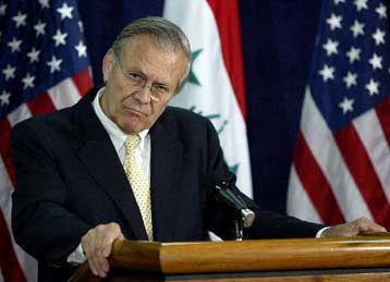 Ο Ράμσφελντ αρνείται ότι αμφισβήτησε τα περί διασύνδεσης καθεστώτος Σαντάμ-Αλ Κάιντα