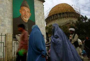 Η πρώτη προεκλογική συγκέντρωση Καρζάι εκτός Καμπούλ εν όψει των εκλογών του Σαββάτου