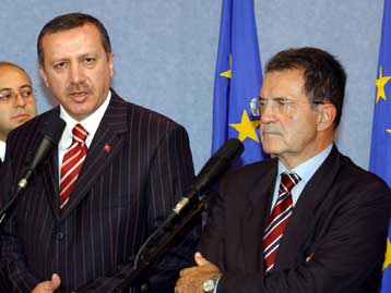 «Πράσινο φως» υπό όρους αναμένεται να δώσει η Κομισιόν στην Τουρκία