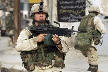 Πολύνεκρη επίθεση καμικάζι και νέα μαζική επιχείρηση κατά αντιστασιακών στο Ιράκ