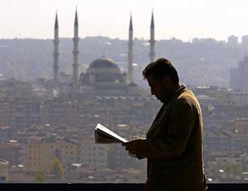 Η Κομισιόν δικαιώνει τις πολιτικές επιλογές μας για την Τουρκία, σχολίασε η κυβέρνηση