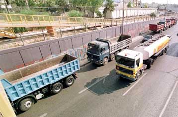 Με κινητοποιήσεις απειλούν οι οδηγοί φορτηγών – Διάλογο προαναγγέλλει ο Μ.Λιάπης