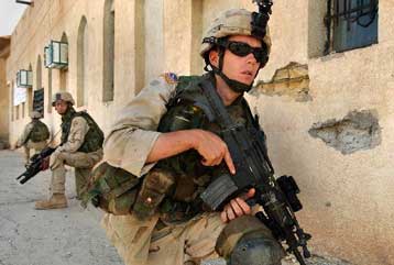 Η έκθεση για τα ανύπαρκτα όπλα του Σαντάμ «καίει» τους αμετανόητους Μπους και Μπλερ