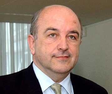 Για κίνδυνο απώλειας κοινοτικών πόρων λόγω του ελλείμματος προειδοποιεί η Κομισιόν