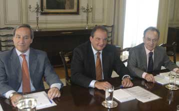 Απεσύρθη τροπολογία για τα πανωτόκια μετά τις δηλώσεις Καραμανλή για τη διαπλοκή