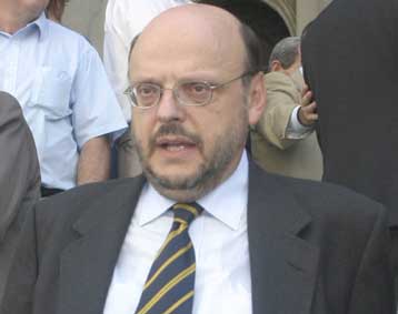 Για διαστρέβλωση της αλήθειας στο θέμα της απογραφής κατηγορεί το ΠΑΣΟΚ η κυβέρνηση