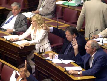 Μειώνει τα έξοδα της Βουλής το στεγαστικό επίδομα των βουλευτών