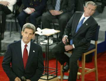 Ισόπαλοι Μπους και Κέρι στη λήξη του δεύτερου ντιμπέιτ