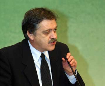 Η ΚΕΔΚΕ ζητά πόρους, με μοχλό τη μονιμοποίηση των συμβασιούχων