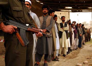 Μποϊκοτάζ των εκλογών στο Αφγανιστάν από τους αντιπάλους του Καρζάι